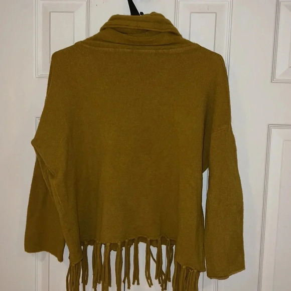 Vintage mustard yellow turtle neck sweater poncho with Tassels hem Sz M - Picture 4 of 10
